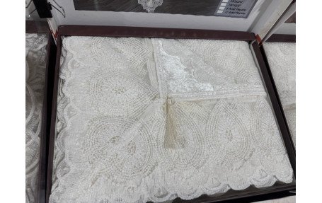 Турецкая велюровая скатерть 180х220 см Erita Zumra с кружевом